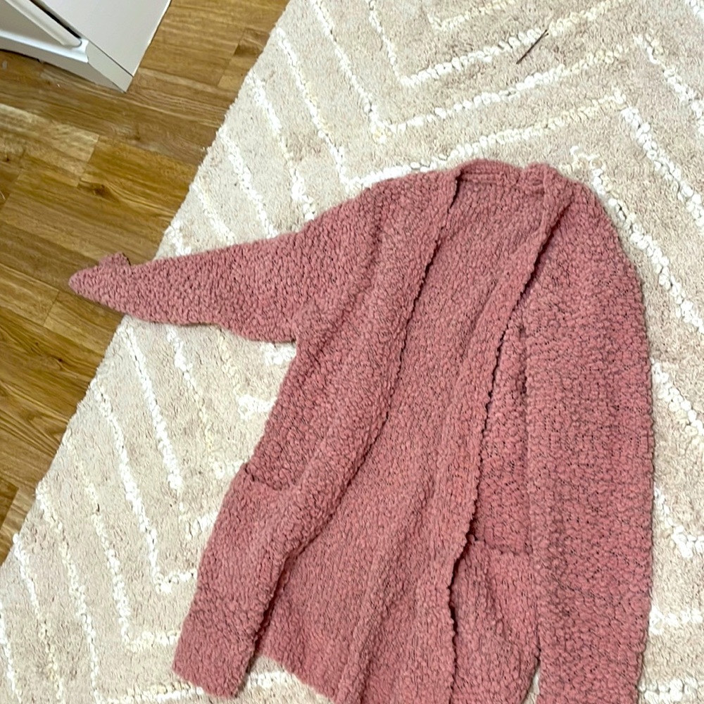 Cardigan could fit a pre teen to size 1 in juniors…. Only worn once or twice🤍